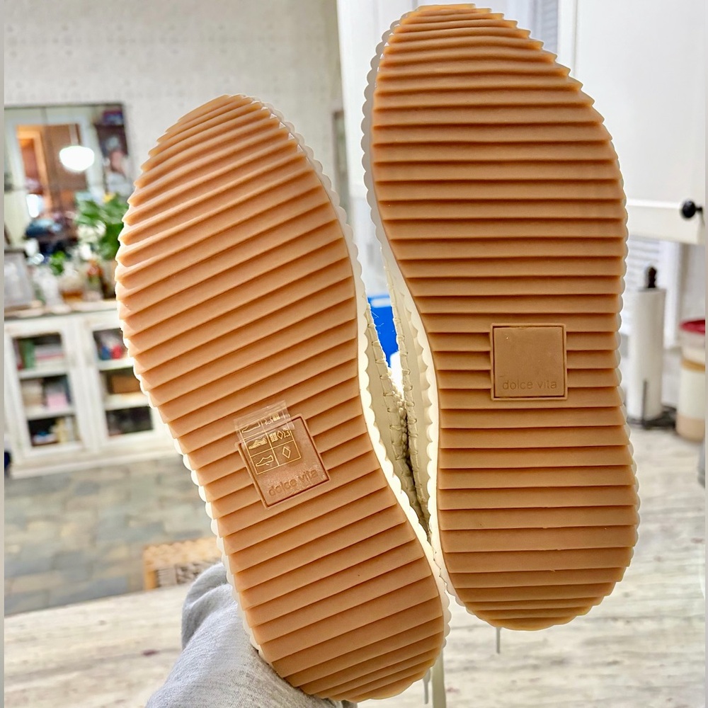 Dolce Vita Dolen Sneaker - Vanilla Pearls, SZ 6.5 NWOB MSRP $170 - Picture 9 of 10